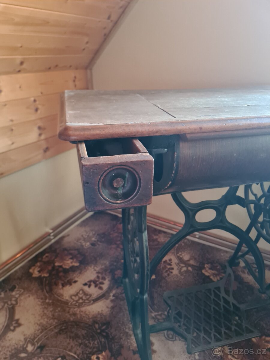 Singer historický šicí stroj - 5