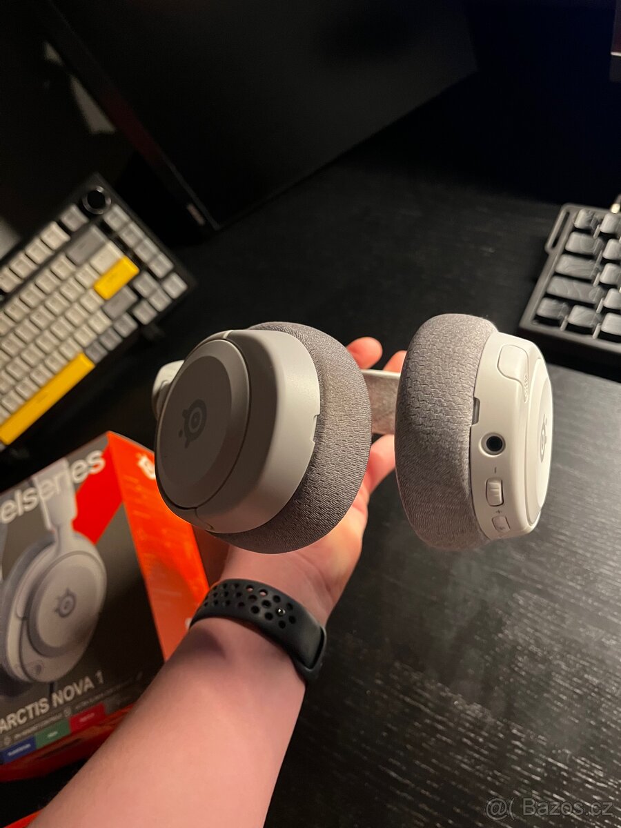 SteelSeries Arctis Nova 1 – bílá + krabice - 5