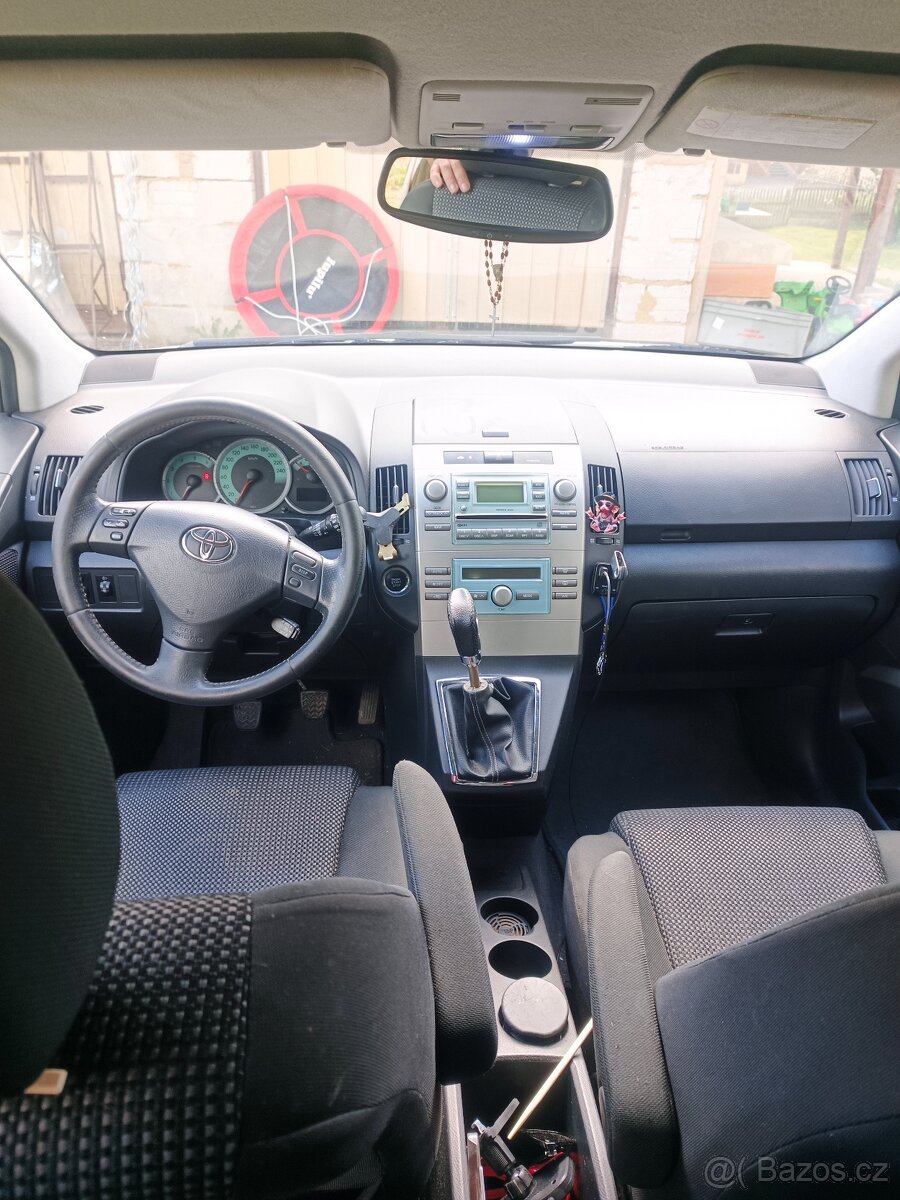 Toyota Corolla Verso 2, 2 D-4D 130kw - 5