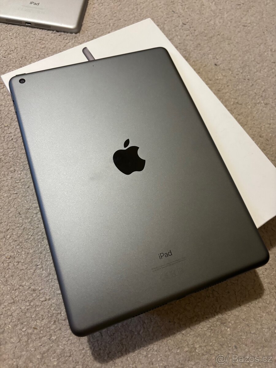 Apple iPad 8th 32GB, iOS 26.3 - 5