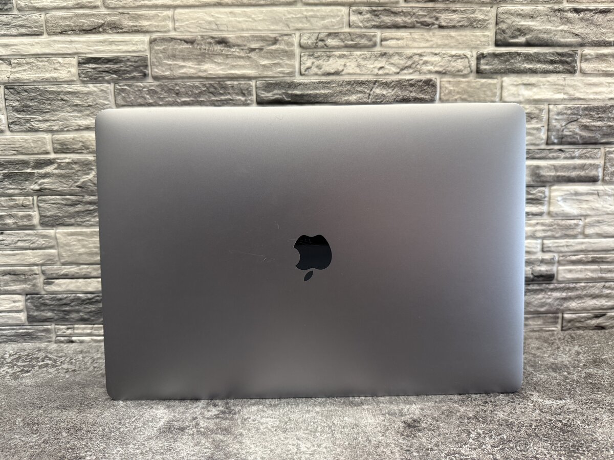 CTO MacBook Pro 15" 2017 i7 / 16GB / 500GB / Pro 560 - 5