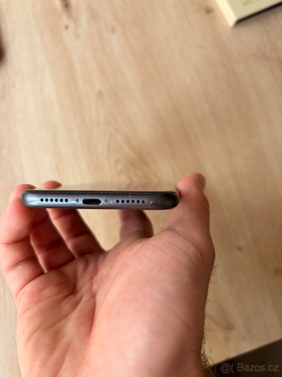 iPhone 11 64gb + příslušenství - 5