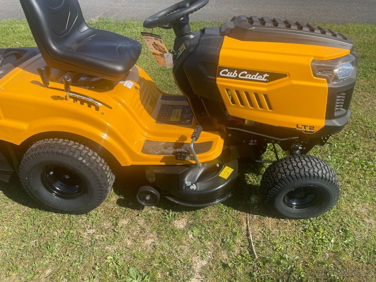 Zahradní traktor CubCadet LT2 (DEMO) - 5