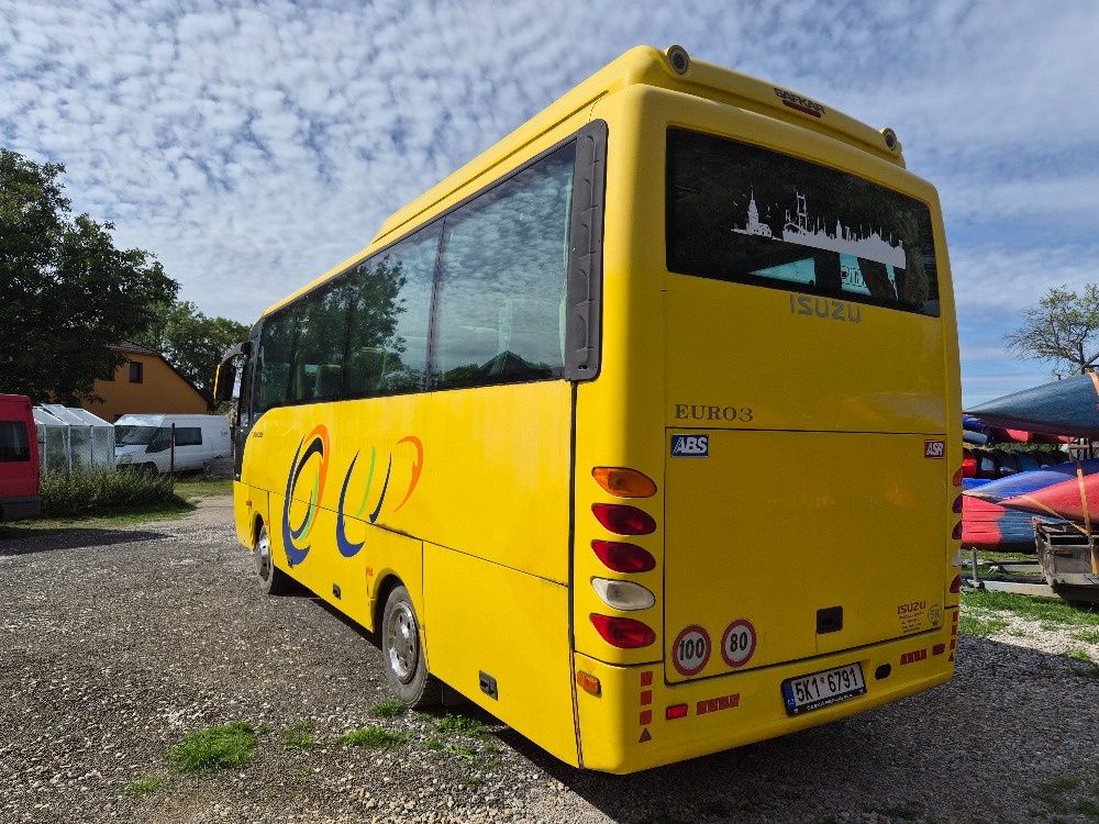 Autobus ISUZU 26+1 míst - 5