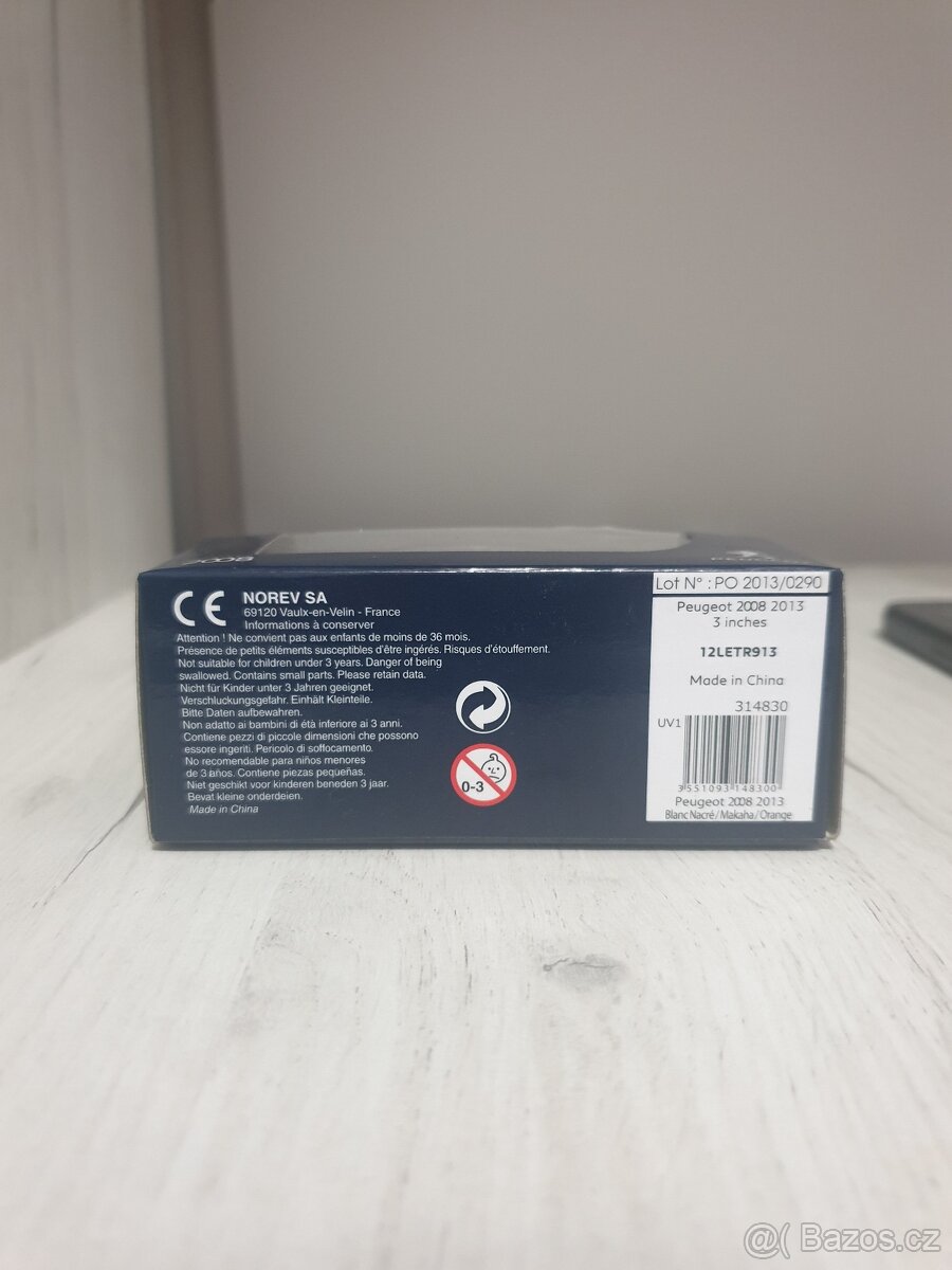 Model vozu Peugeot 2008 v měřítku 1:64 - 5