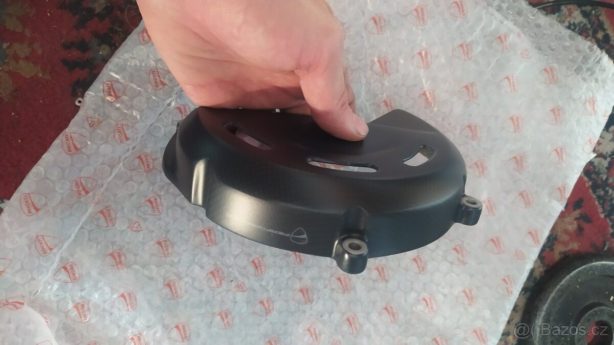 Karbonový kryt spojky panigale v4 - 5