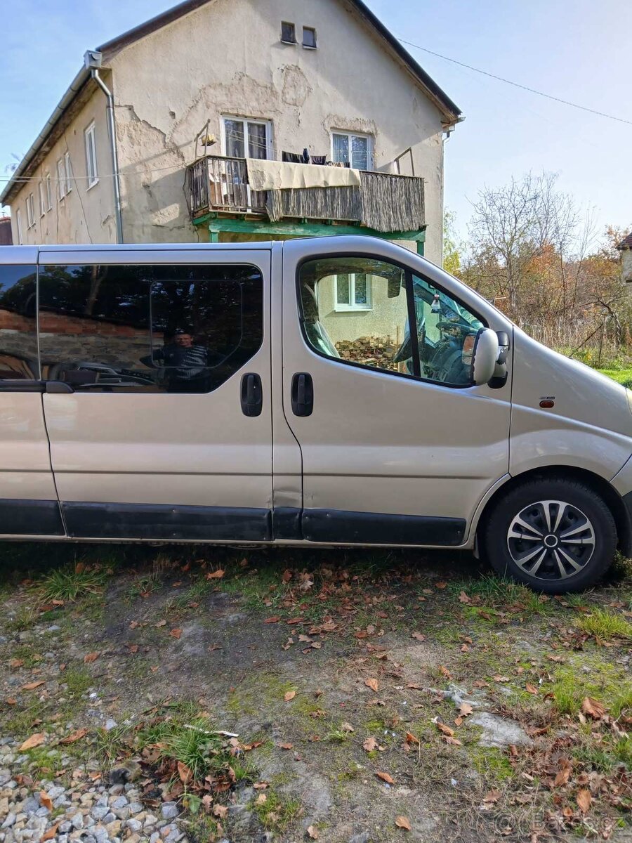 Opel Vivaro 2.5 - 5