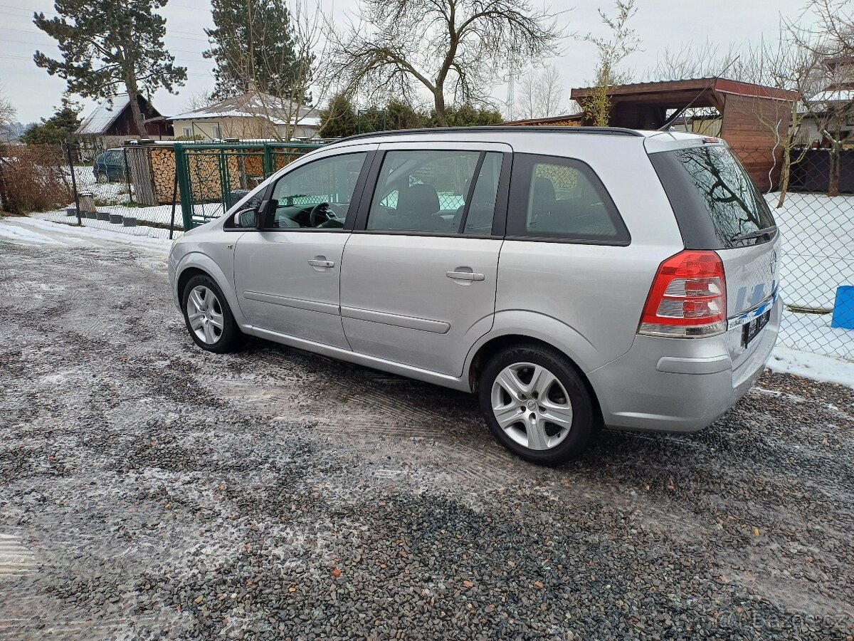 LPG ... 7 místné..Benzínová Opel Zafira 1.8 ... - 5