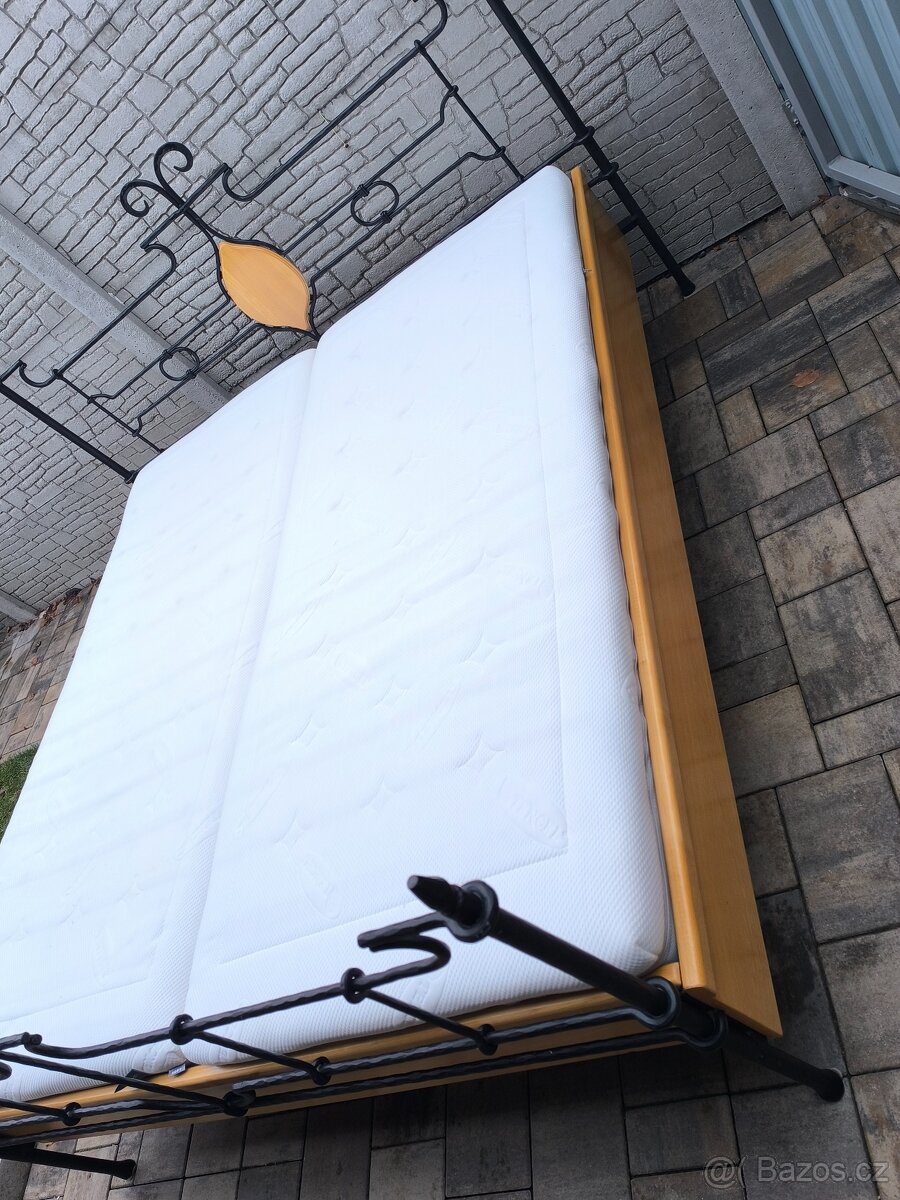 Prodám kovanou postel + Matrace Tencel 180cm x 200cm - 5