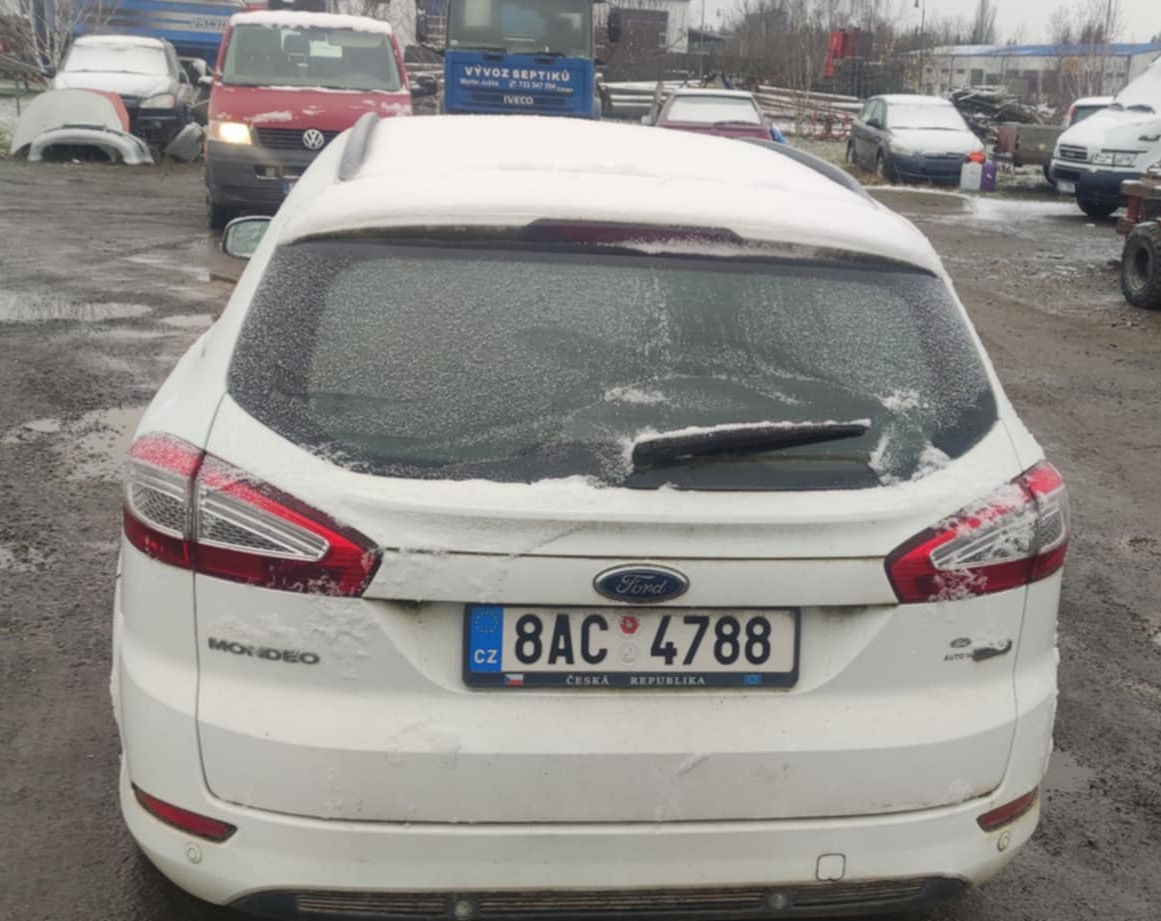 Ford Mondeo 1.6i - 5