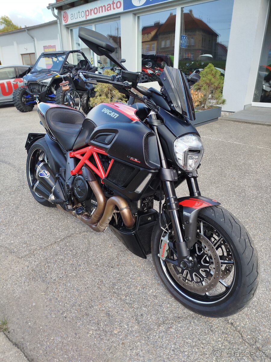 Ducati DIAVEL CARBON RED AND MATT CARBON, 1. MAJ V ČR, AKCE - 5