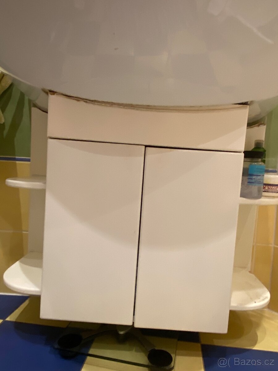 Dvojumyvadlo s bateriemi a skříňka - 5