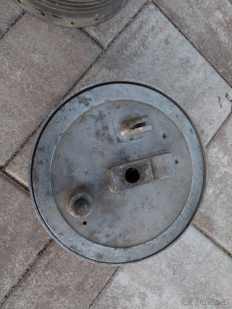 Jawa kyvacka - brzdovy štít, stred kola - 5