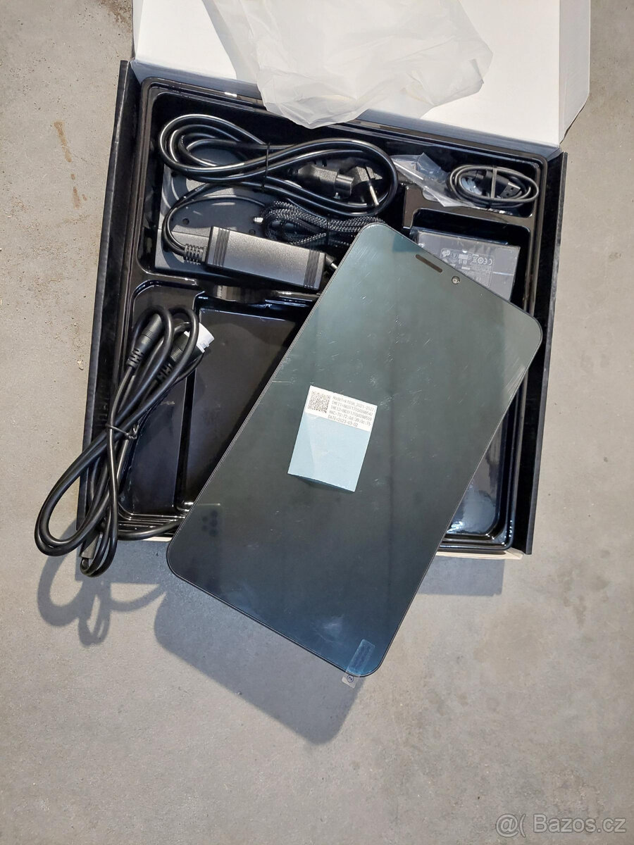 Průmyslový vestavný tablet IP65 10" - 5