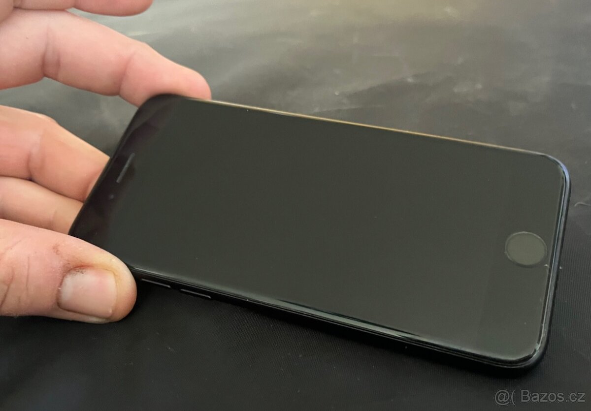 iPhone 7 128 GB černý - 5