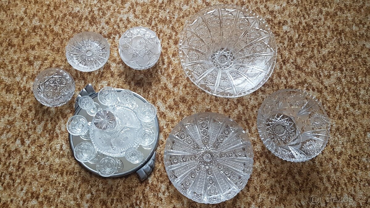 Broušené sklo-sada z r.1954 - 5