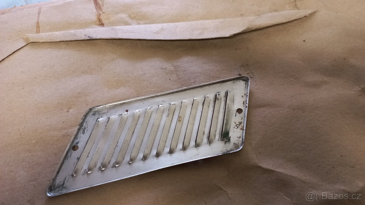 Trabant 601, mřížky C sloupku, použité - 5
