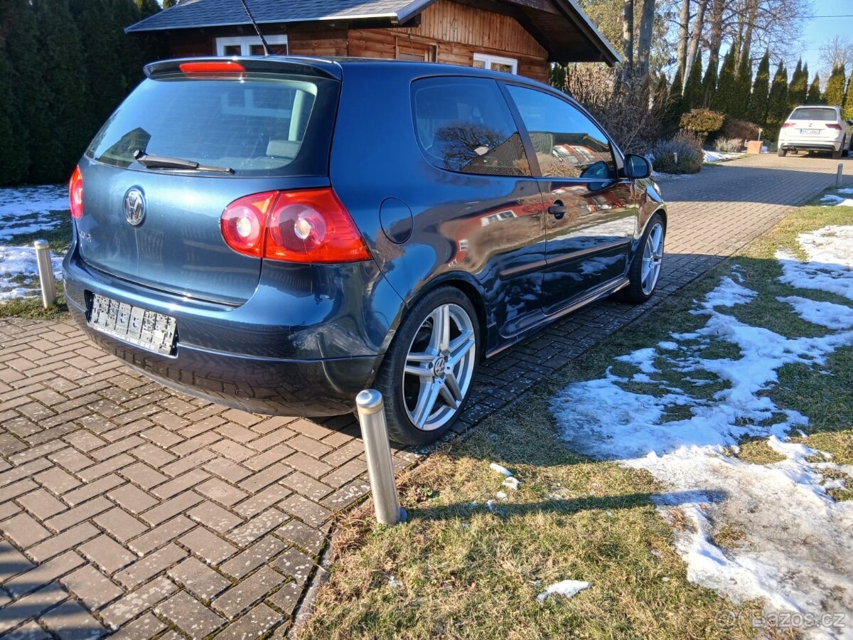 Volkswagen Golf - 5