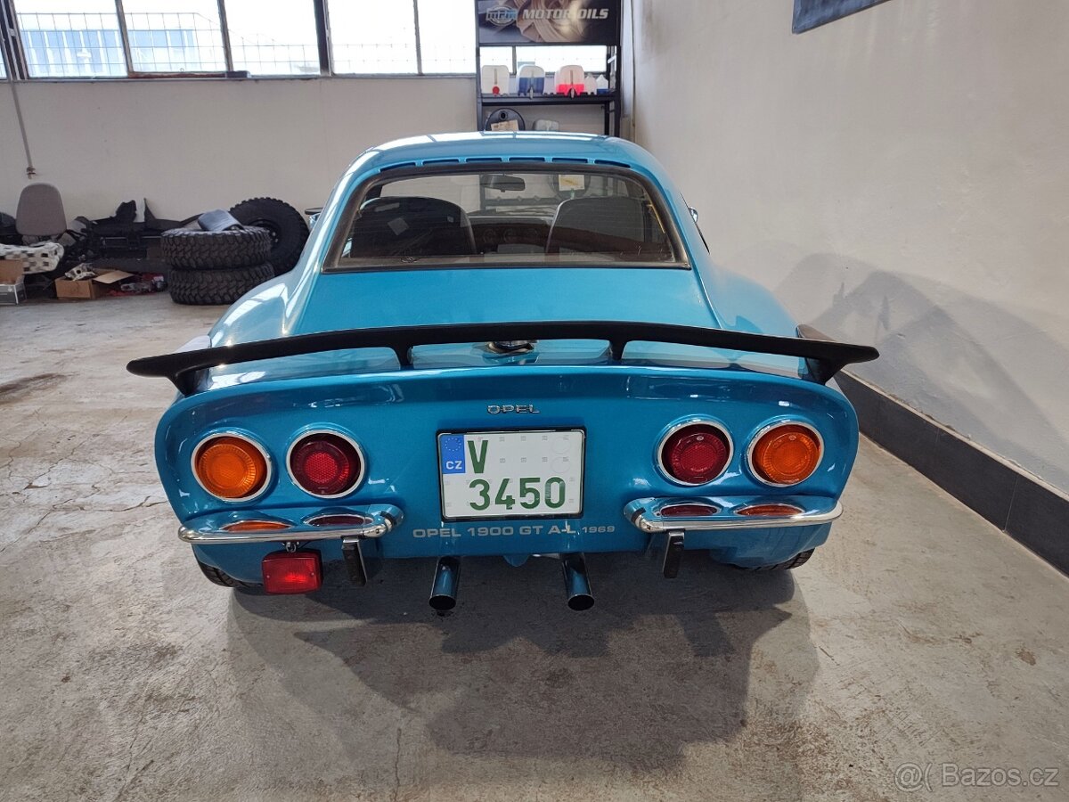 Opel GT 1900 veterán - 5