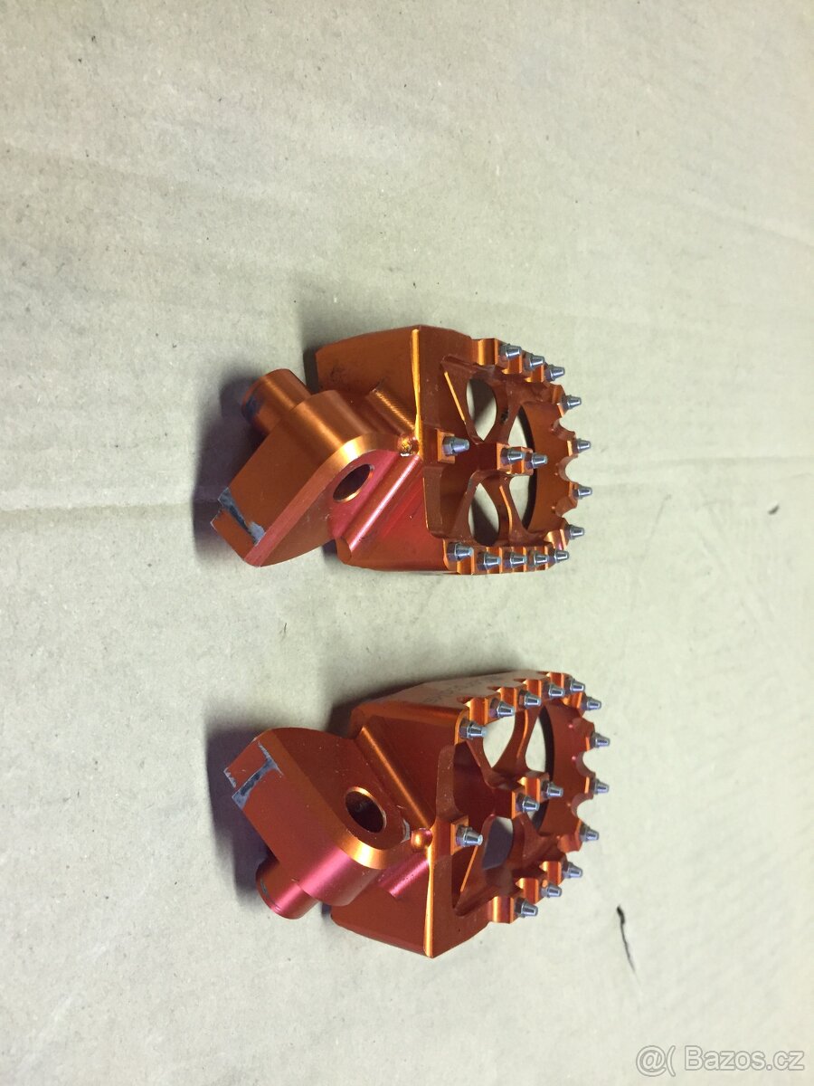 CNC frézované stupačky KTM - 5