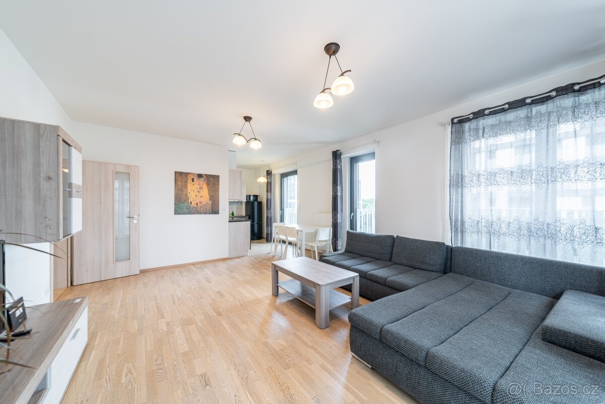 Pronájem bez zprostředkovatelů — stylový 2kk v centru Prahy - 5