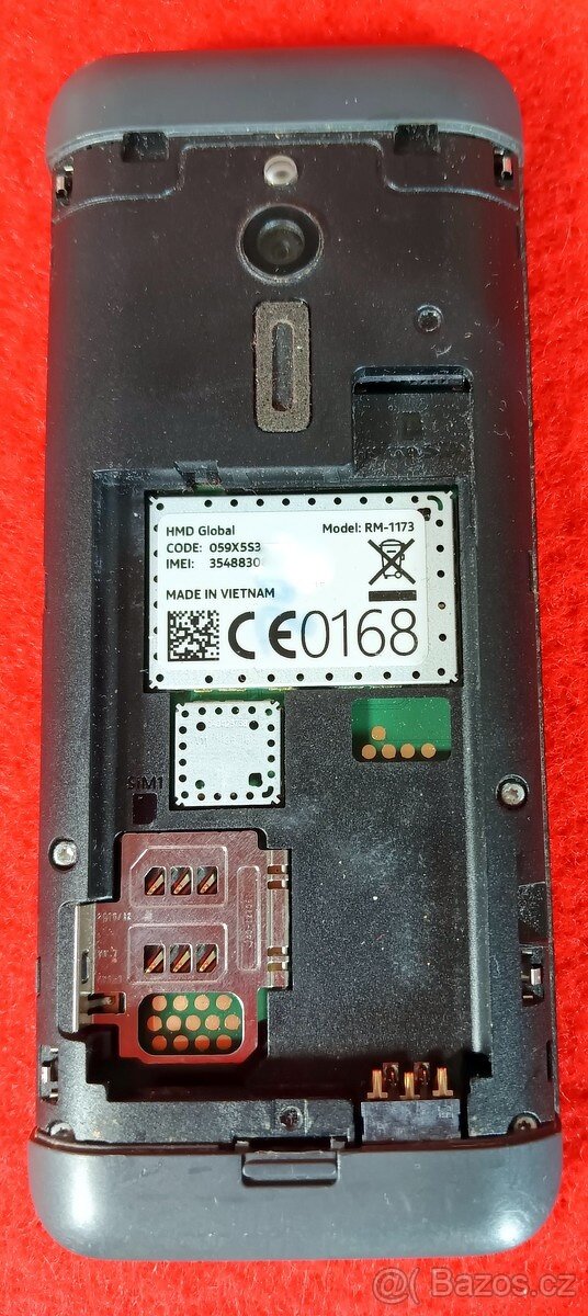 mobilni telefon Nokia 230, aluminium back, rok 2017 - 5
