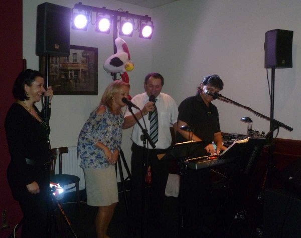 SKUPINA NA OSLAVY, SVATBY, PLESY - REMIX + DJ - ZLÍNSKÝ KRAJ - 5