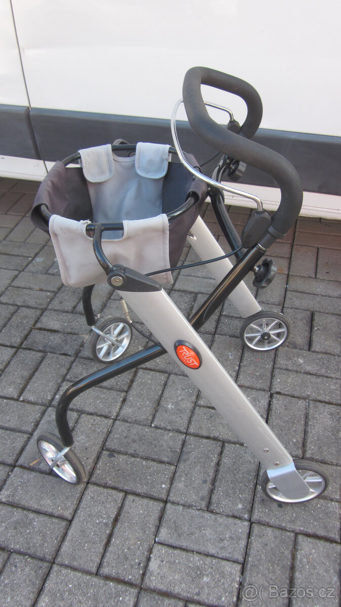 CHODITKO PRO SENIORY TCARE - 5