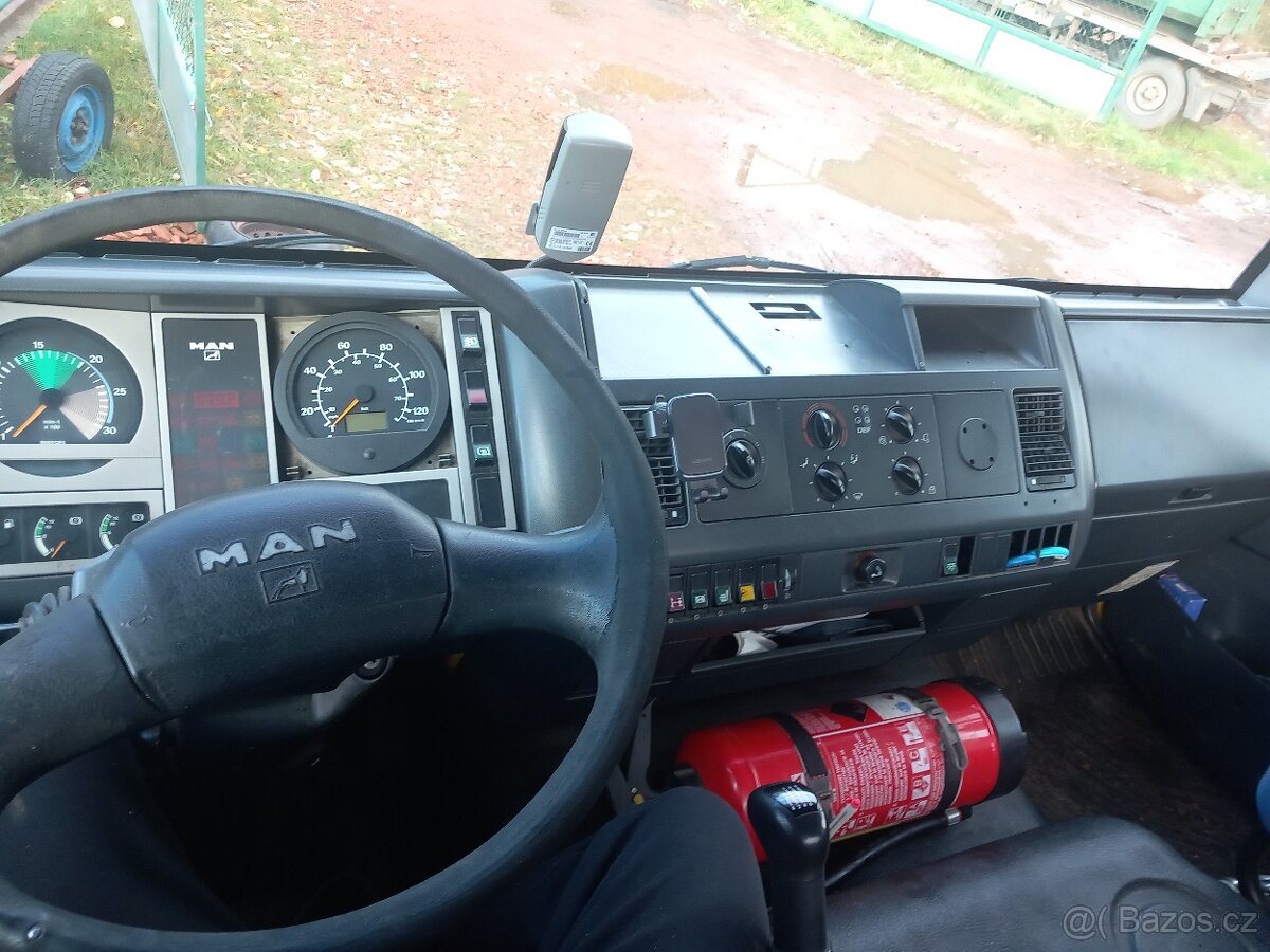 Man nosic kontejneru - 5