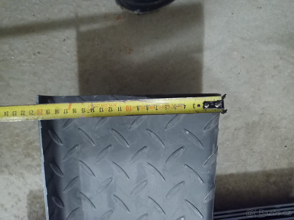 Prodám nové točité schodiště 140 cm - 5