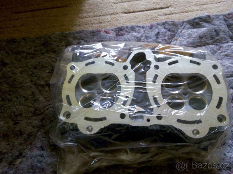 Yamaha V-Max - hlava válců přední - 5