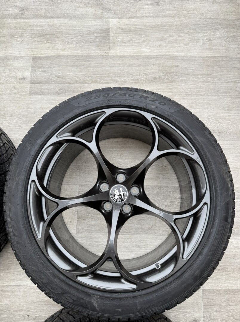 R20 NEJETÁ KOLA ALFA ROMEO STELVIO QUADRIFOGLIO - 5