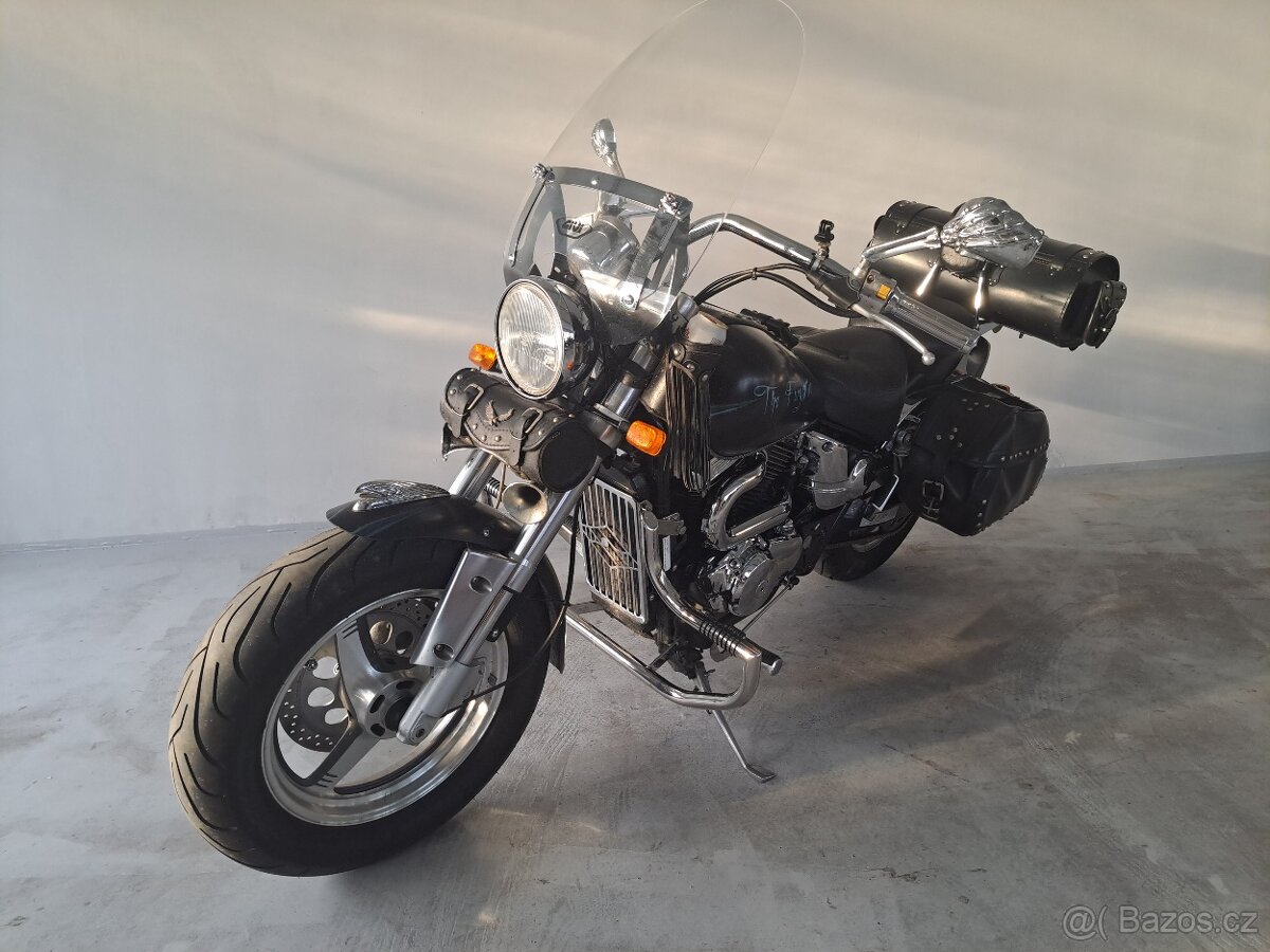 Suzuki VZ 800 Marauder - 5