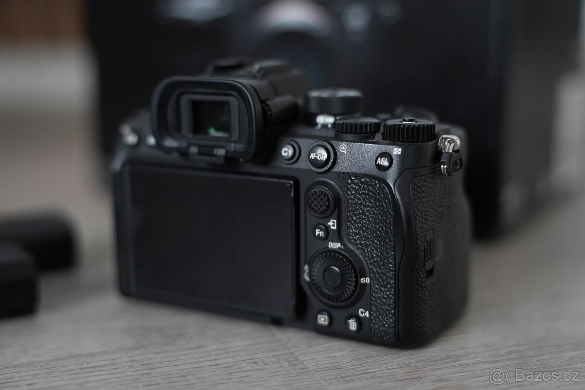Sony Alpha A7 IV - 5