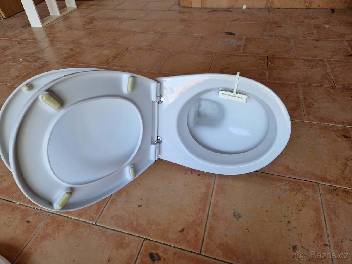 Závěsná WC mísa - 5