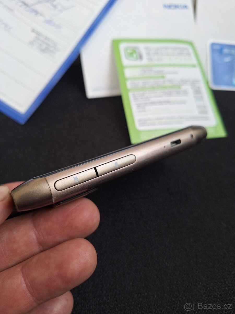 Nokia N8 Bronze .. komplet balení - 5