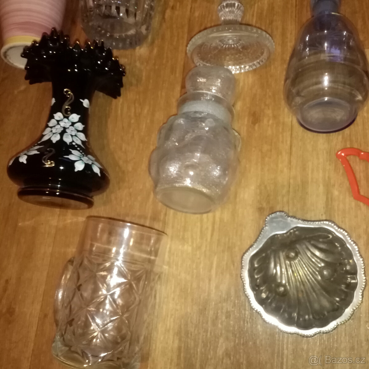 Prodám staré české sklo -karafy,vázy ,mísy poháry,džbány ap. - 5