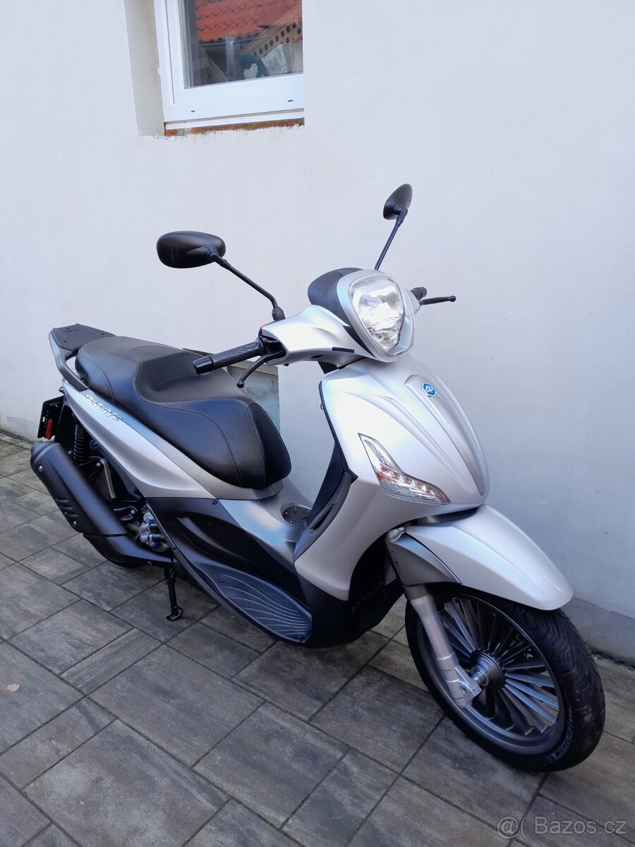 Piaggio Beverly 300 ABS, 2018, moc pěkný stav, ZIMNÍ CENA - 5