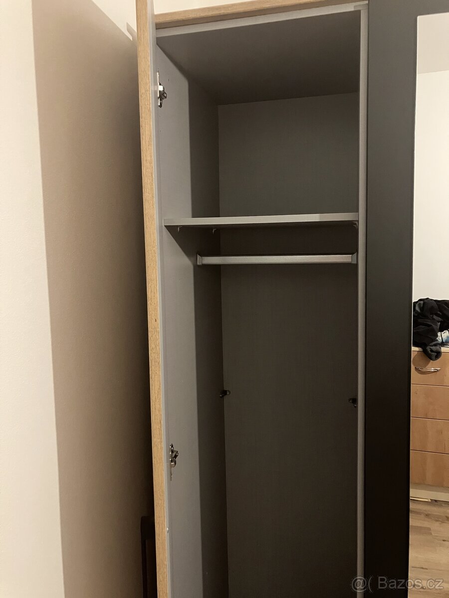 Šatní skříň - 5