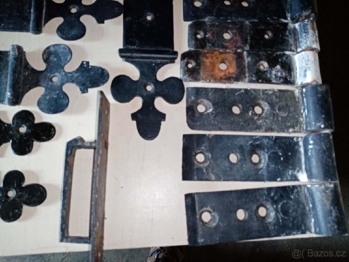 Ozdobné kování na dveře / vrata - 5