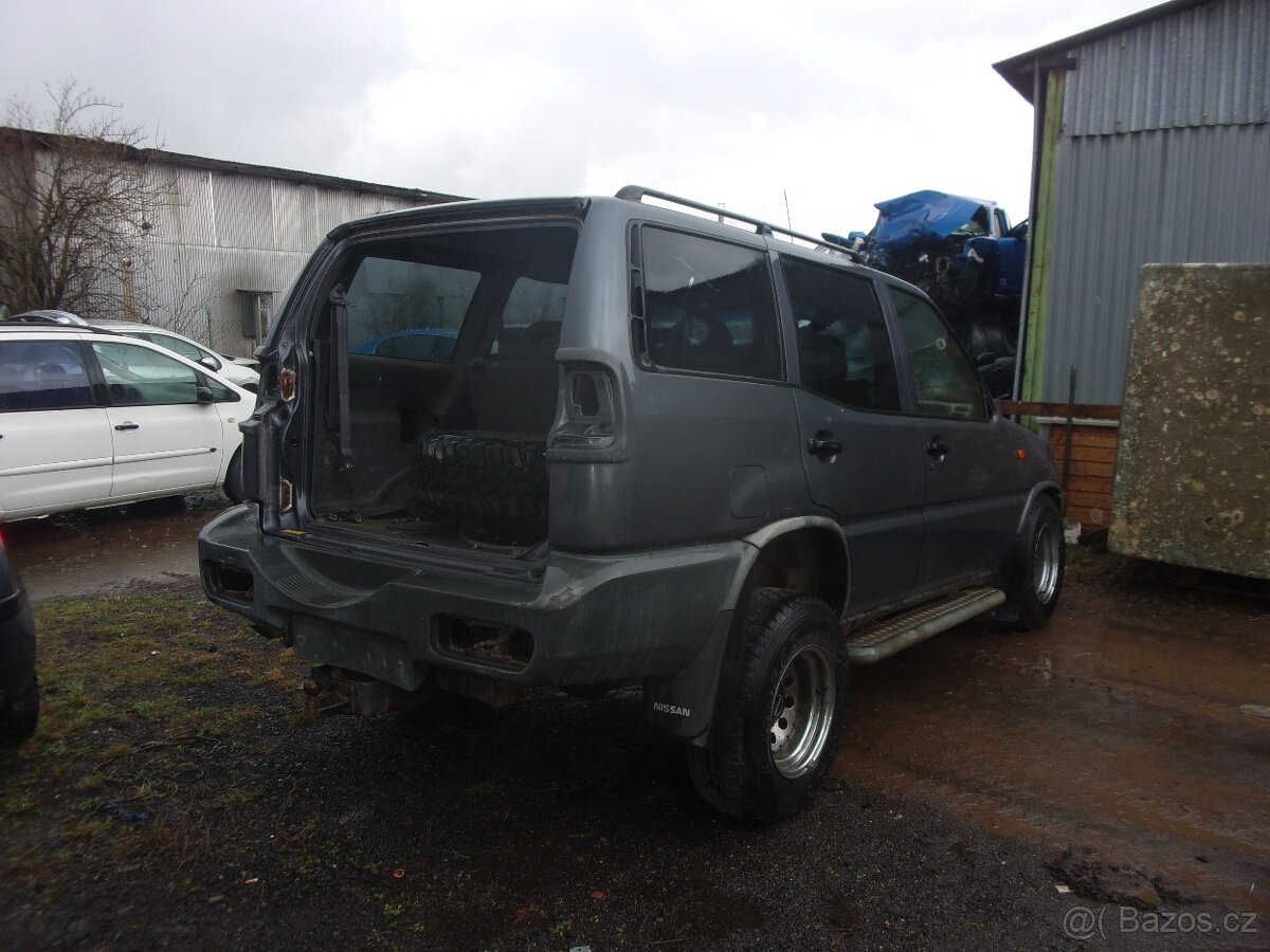 NISSAN TERRANO 2,7 DI + 2,4í - 5