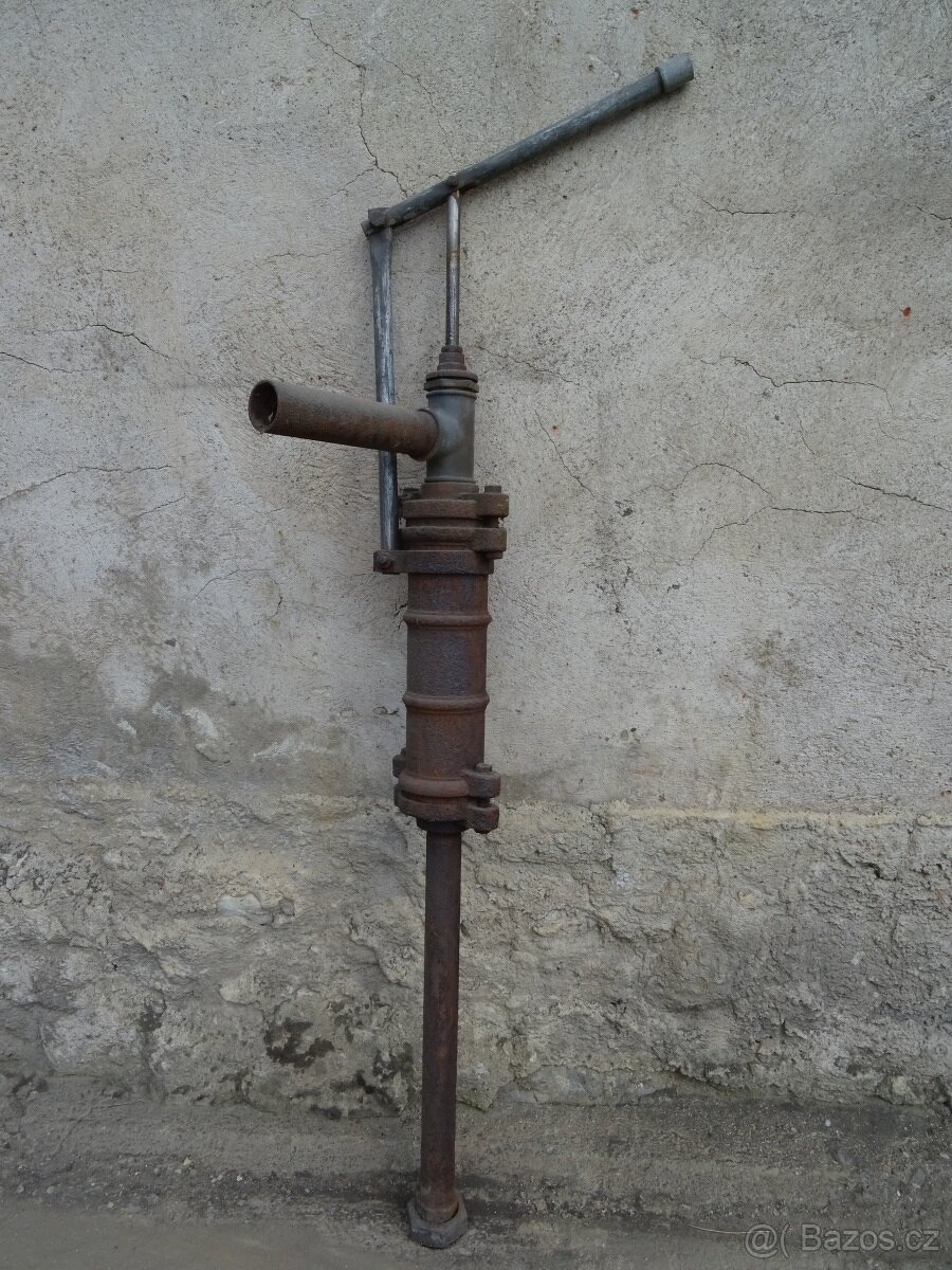 Historická retro industriální pumpa - 5