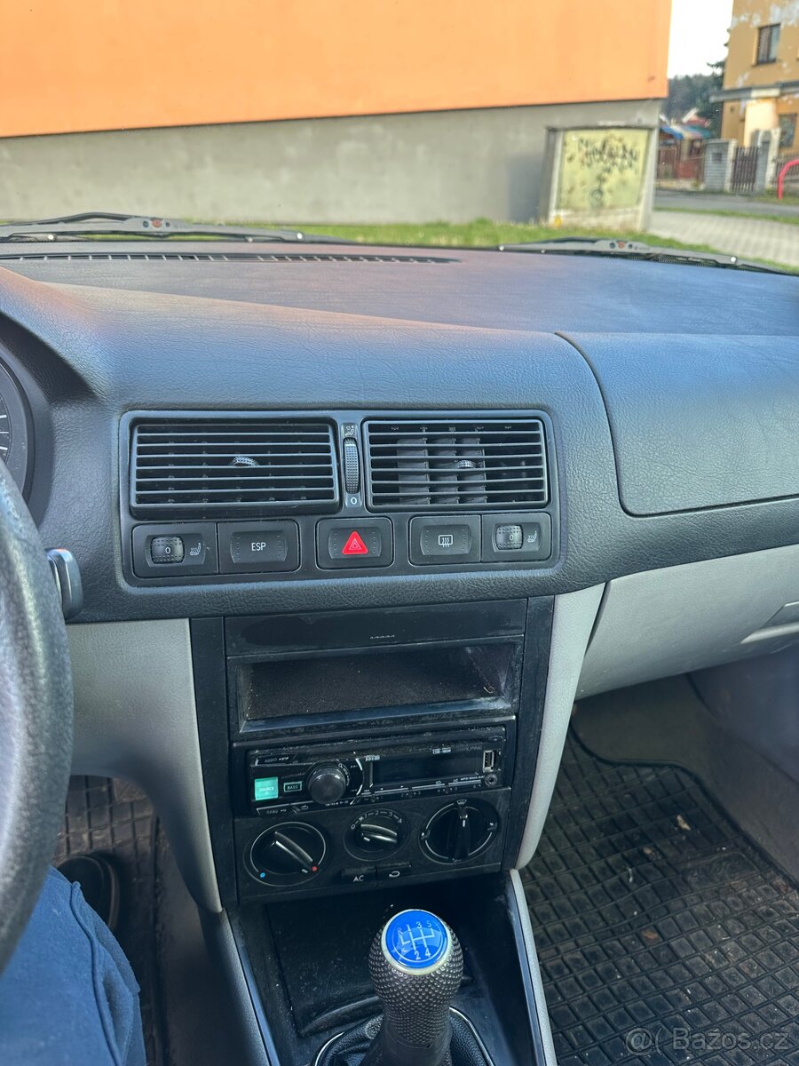 Auto na náhradní díly. - 5