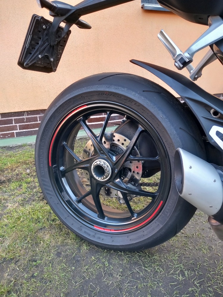 Ducati Streetfighter V2 - 5
