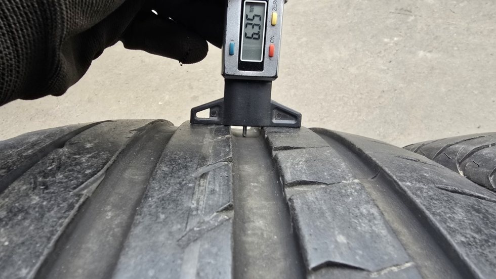 Letní pneu 255/40/20 Good Year - 5