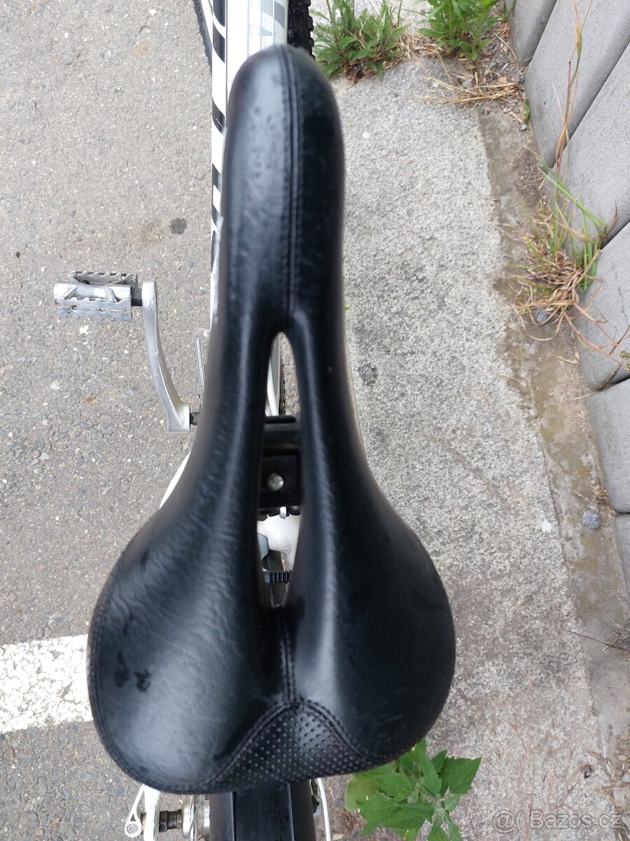 Horské kolo Kellys - velikost rámu 15,5 - 5