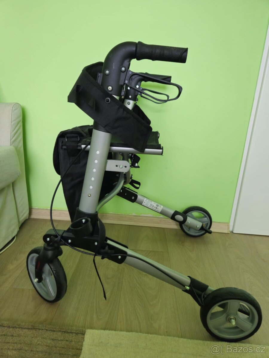 Čtyřkolové chodítko / sedátko pro seniory - 5