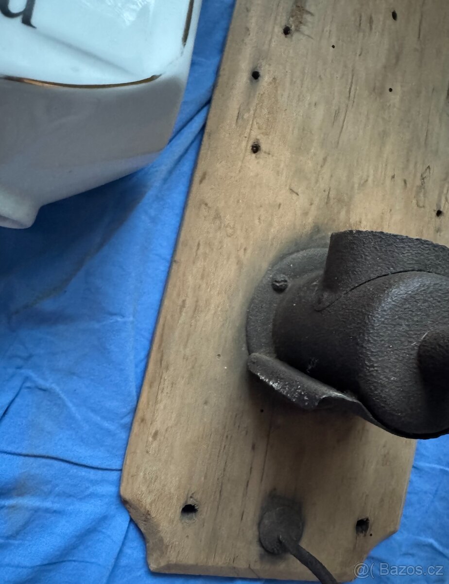 starožitný mlýnek na kávu v nekompletním stavu - 5