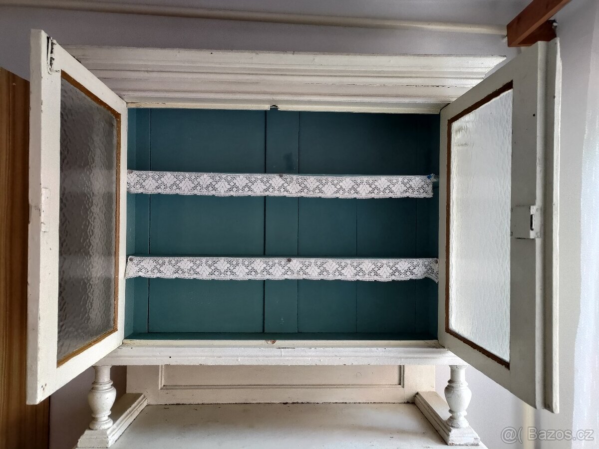 Starožitná kredenc - 5