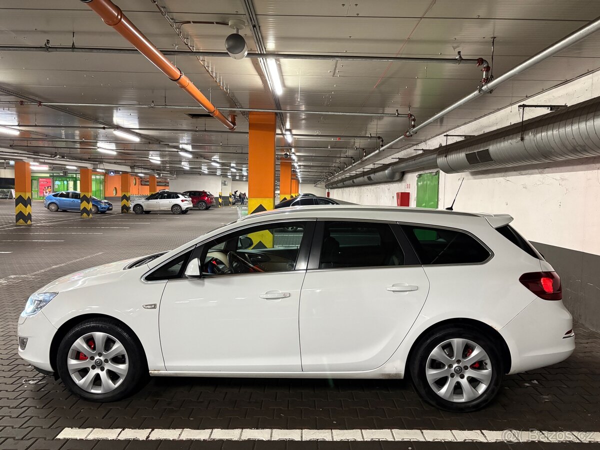 Opel Astra 1.7CDTI/92kw Xenony Výbava - 5